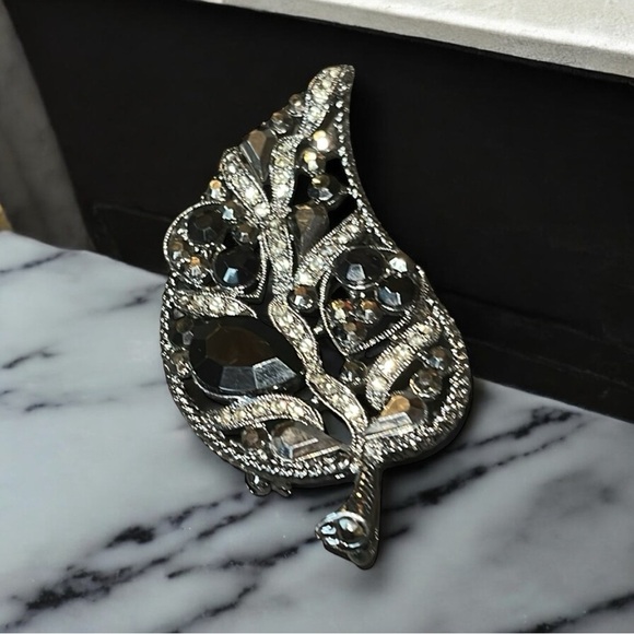 Jewelry - Vintage Elegant Silver and Black Leaf  Rhinestone Brooch